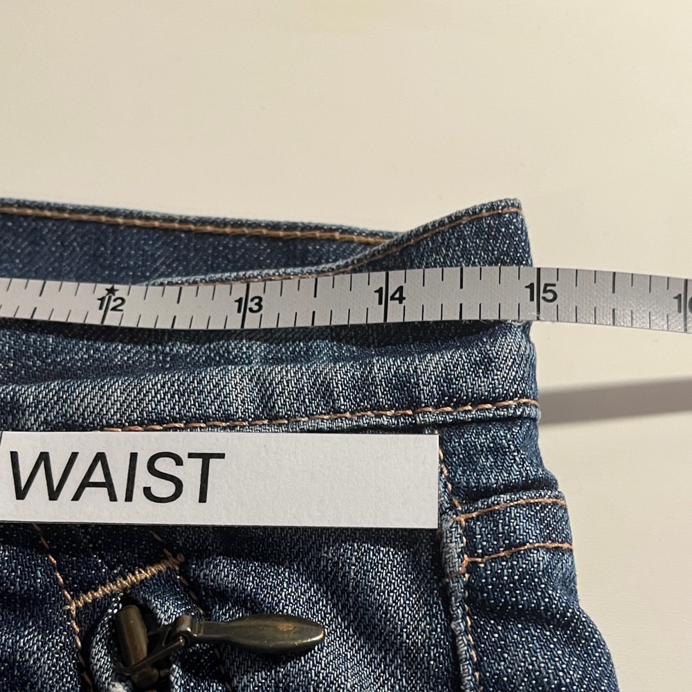 7 For All Mankind Blue Jean Shorts with zipper front pockets Sz 26💚 - Picture 10 of 12